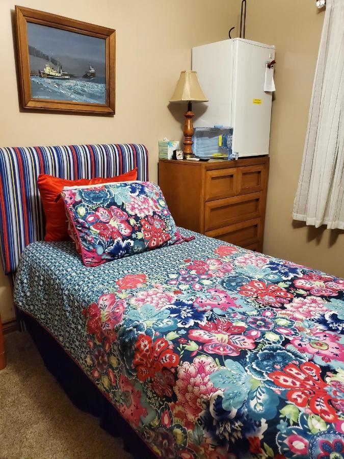 Hampton House Daire Clinton Township Dış mekan fotoğraf
